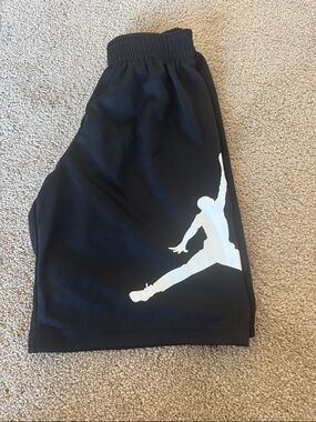Jordan Kids Basketball Shorts with Classic Dunk Graphic